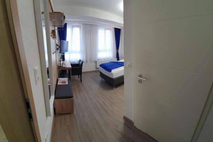 Room 10 of 29