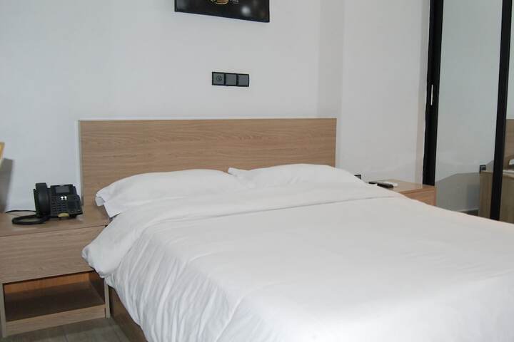 Room 8 of 90