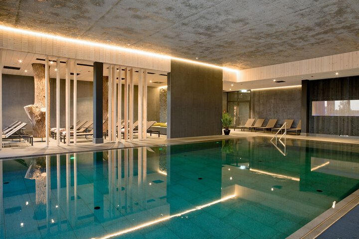 Pool 38 of 60