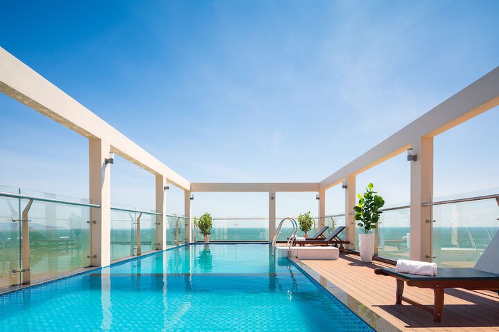Hotel Pool