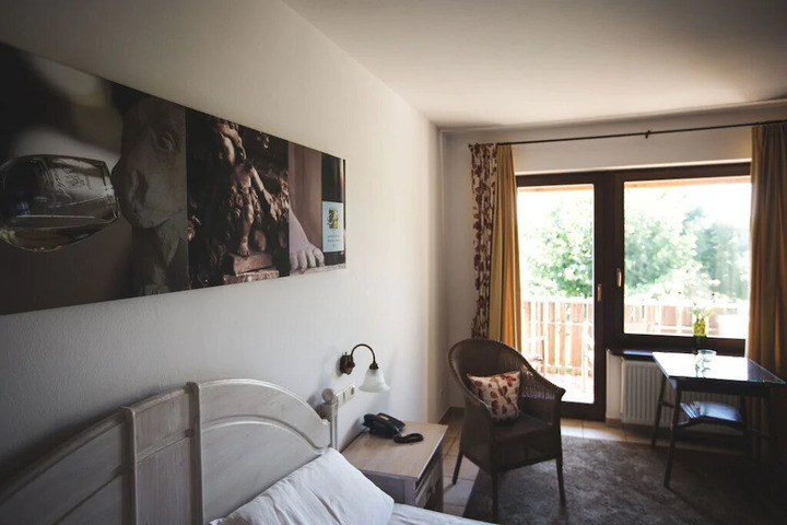 Room 5 of 10