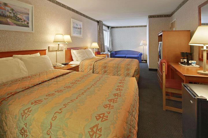 2 Double Beds (12 of 15)