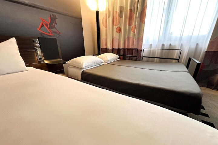 Room 14 of 78
