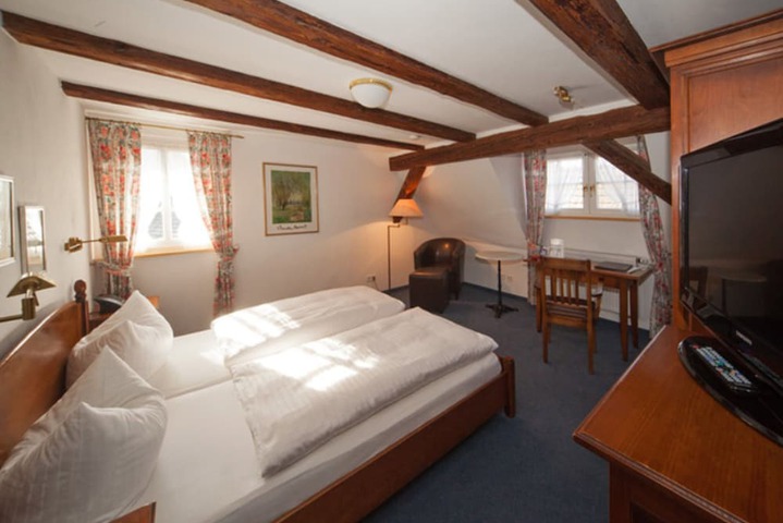 Room 6 of 21
