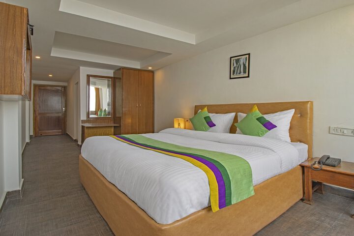 Room 15 of 38