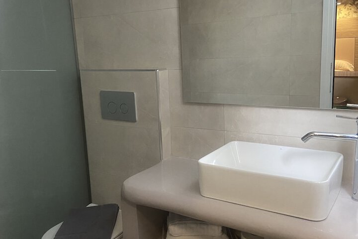 Room 10 of 20