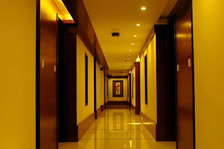 Ballroom/Hall 30 of 33