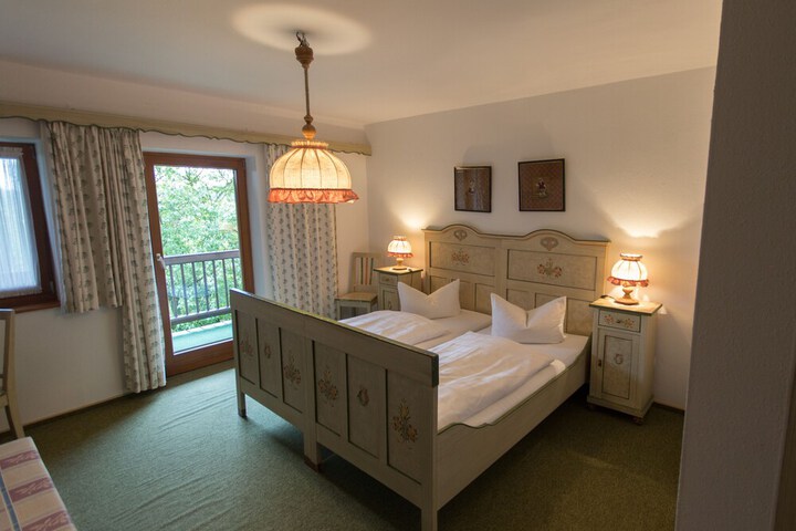 Room 8 of 34