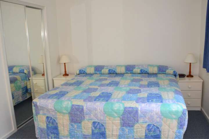 Room 2 of 33