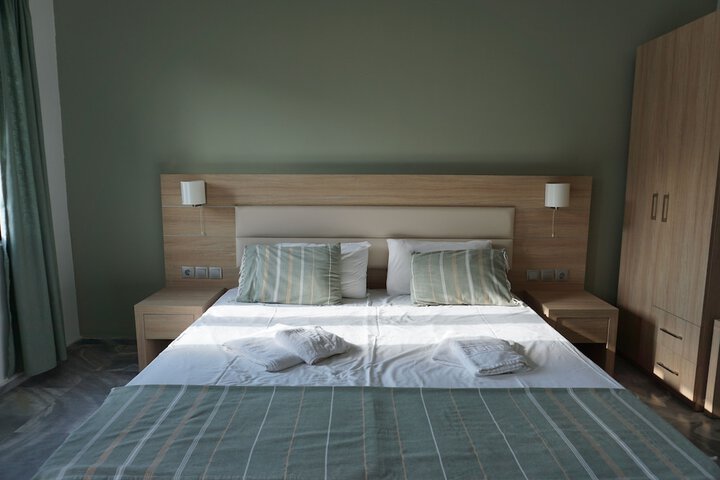 Room 47 of 102