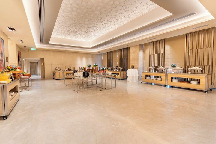Ballroom/Hall 22 of 32