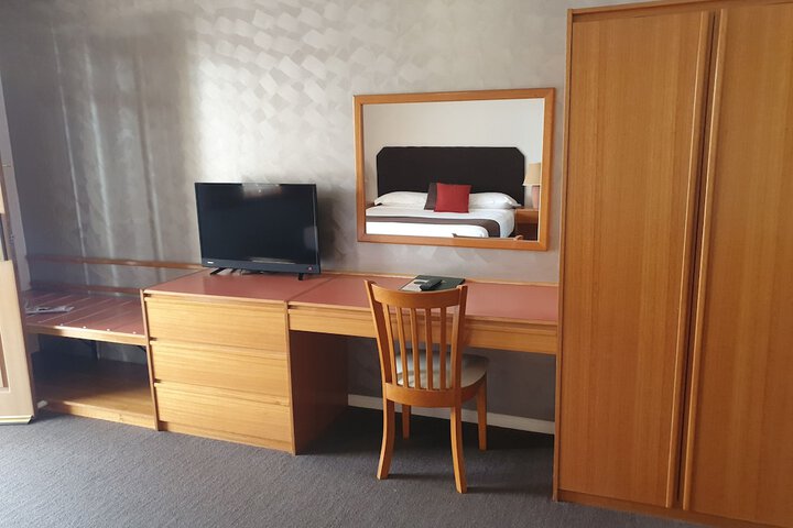 Room 6 of 68