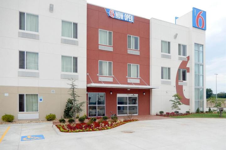 Motel 6 Tulsa, OK
