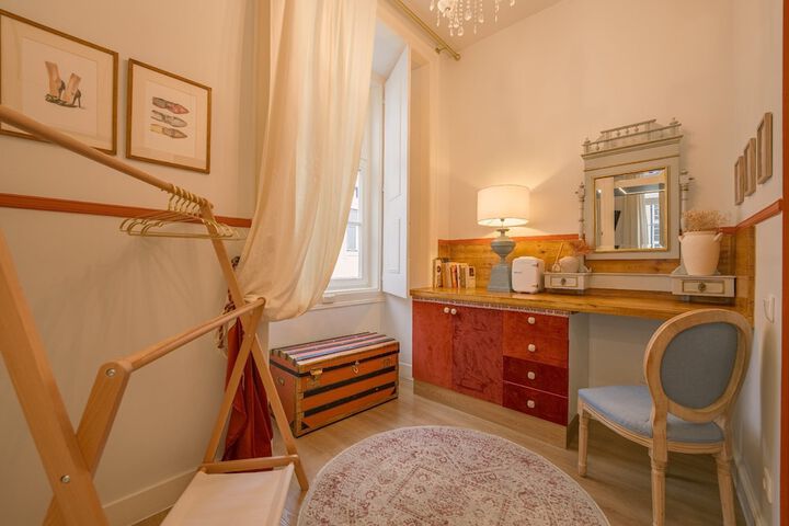 Room 42 of 60