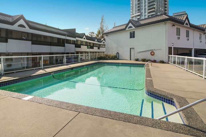 Hotel Pool