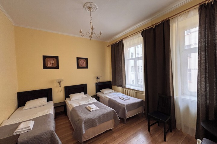 Room 180 of 272