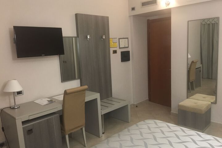 Room 27 of 188