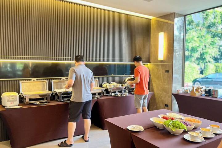 Dining 118 of 146