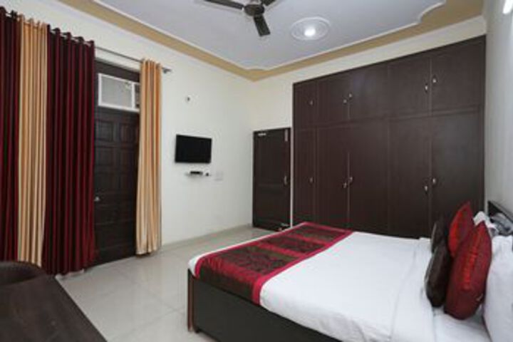 Room 21 of 28