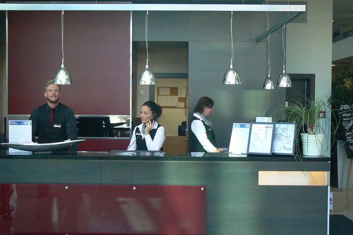 Check-in/check-out kiosk