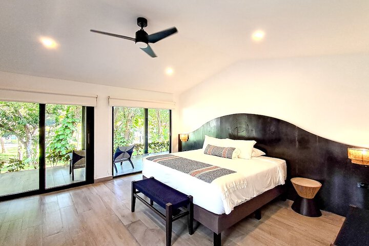 Room 12 of 76