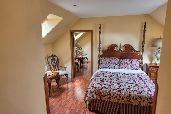 Room 12 of 38