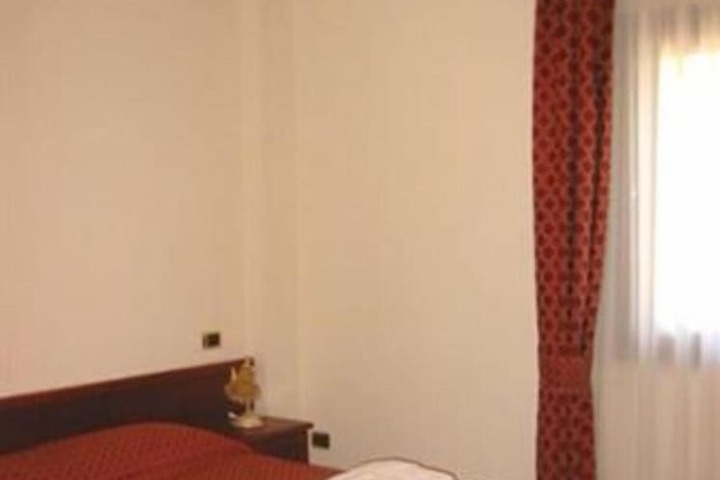 Room 6 of 21