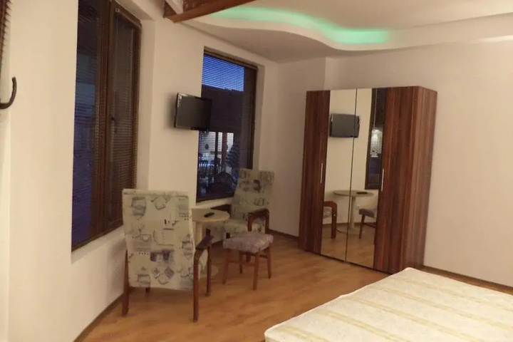 Room 4 of 36