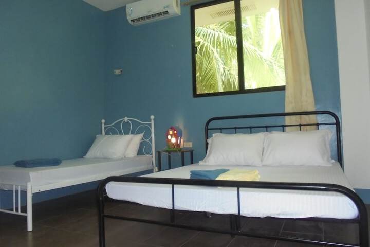 Room 4 of 63