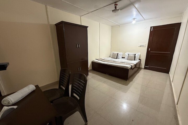 Room 11 of 33
