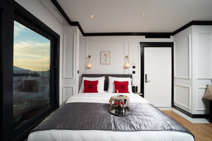 Room 6 of 43