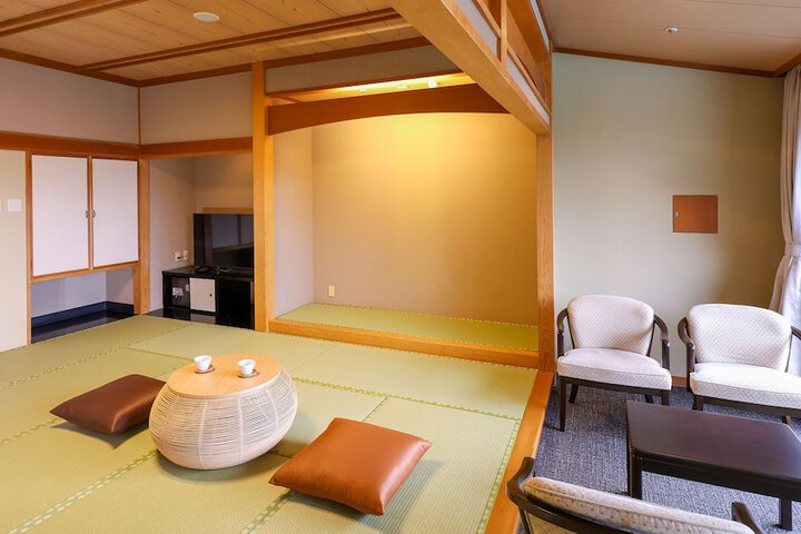 Room 12 of 34