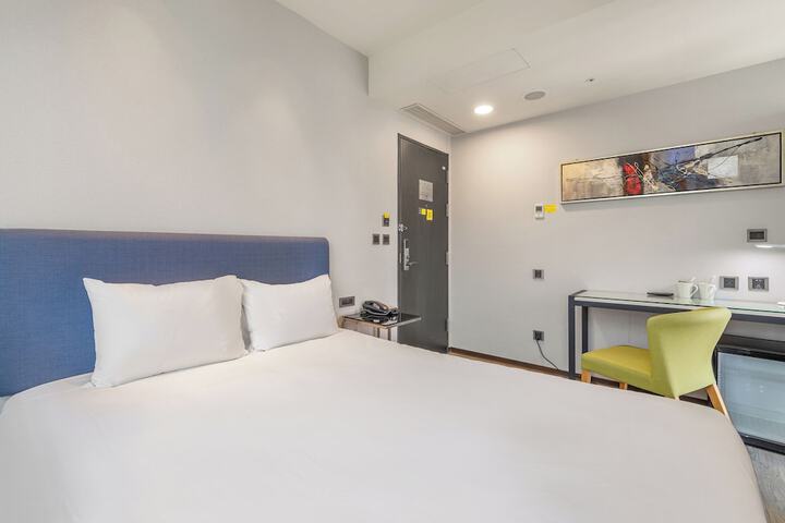 Room 34 of 162
