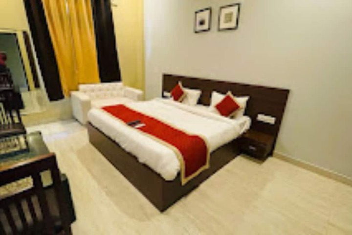Room 6 of 20