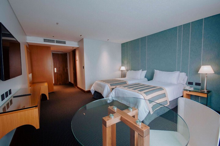 Room 10 of 80