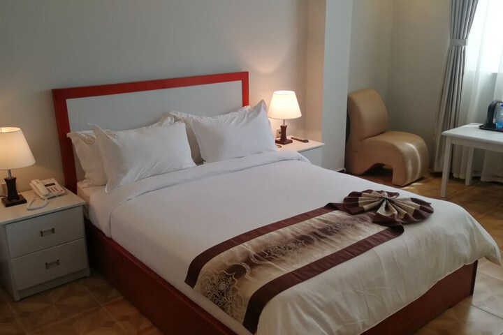 Room 8 of 25