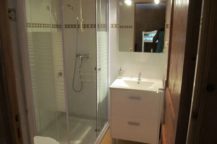 Room 6 of 13