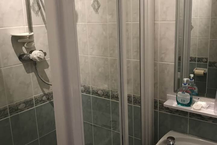 Room 12 of 14