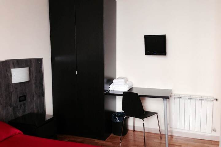 Room 9 of 28