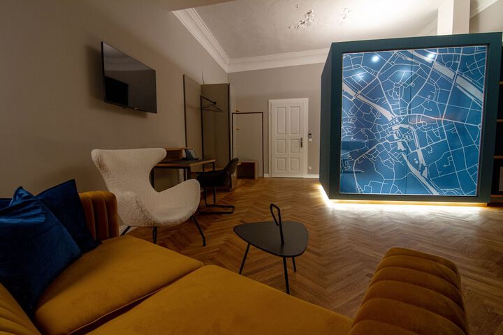 Room 13 of 36
