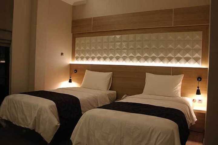 Room 8 of 28