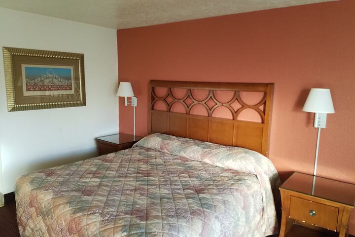 1 Bedroom Standard King Bed (2 of 4)