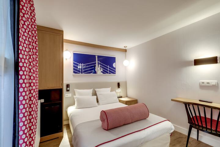Room 34 of 47
