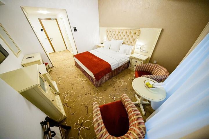 Room 27 of 62