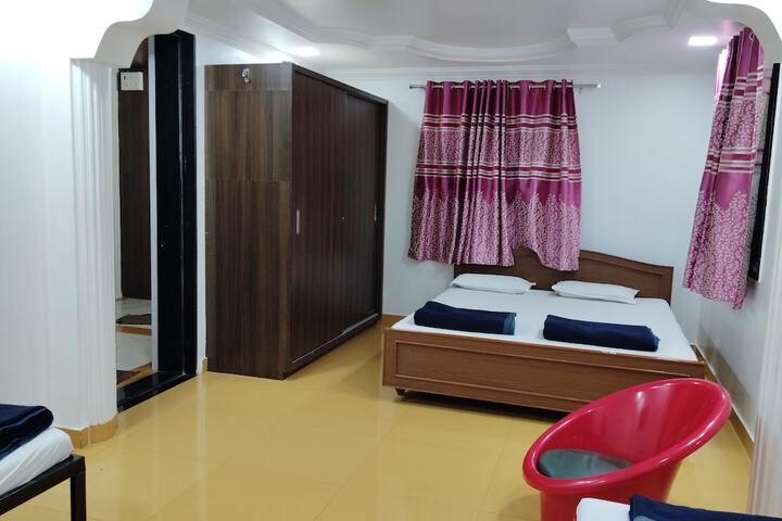 Room 13 of 23