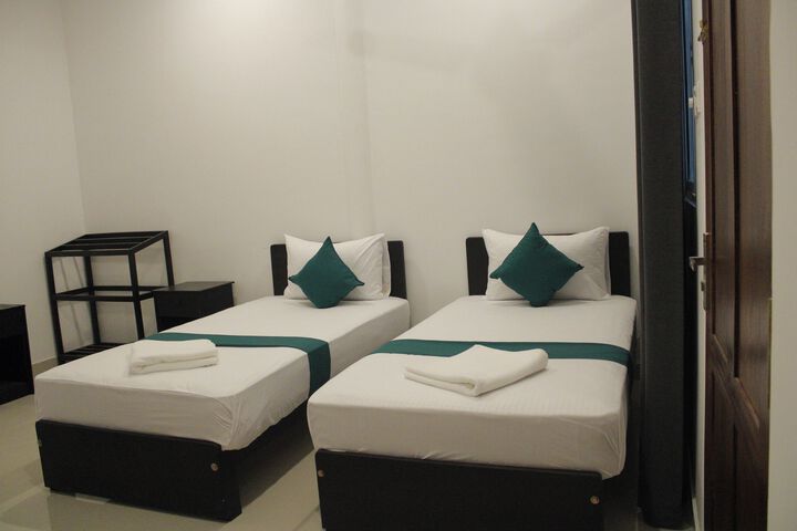 Room 13 of 22