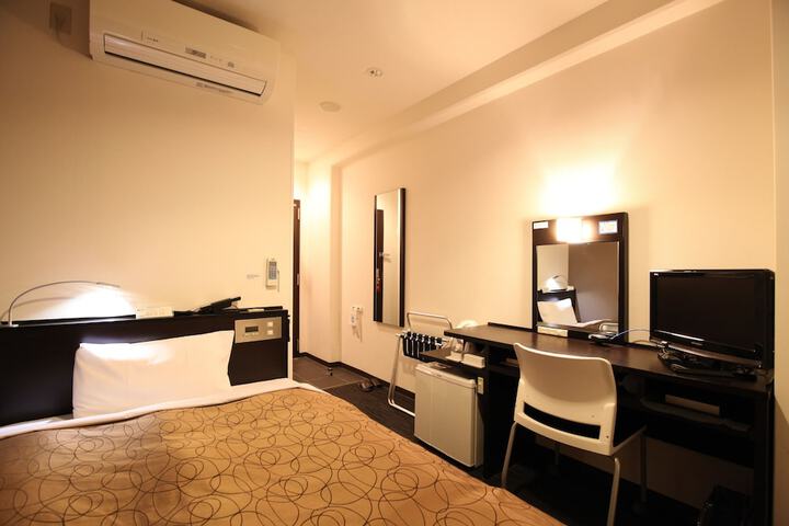 Room 3 of 19