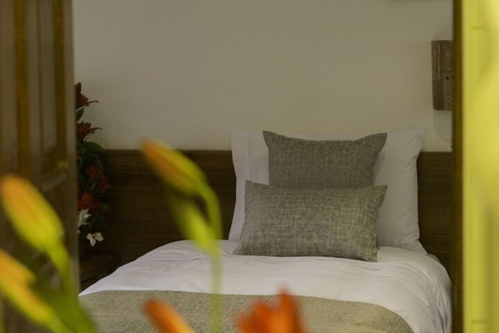 Room 12 of 82