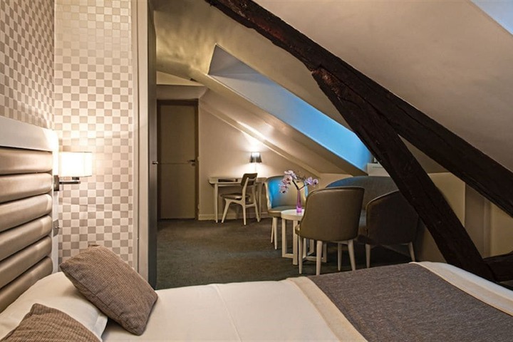 Room 7 of 32