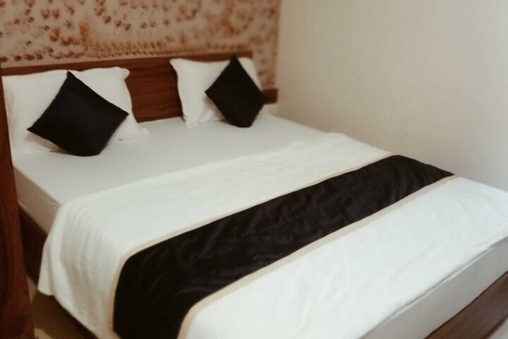 Room 9 of 20
